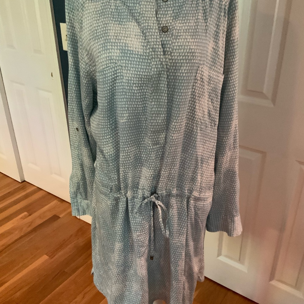 Lou & Grey Light Blue Geometric Long Sleeve Dress
